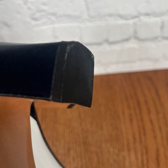 SALVATORE FERRAGAMO VTG Navy and White Block Heel Pumps size 7.5 B - Picture 8 of 9